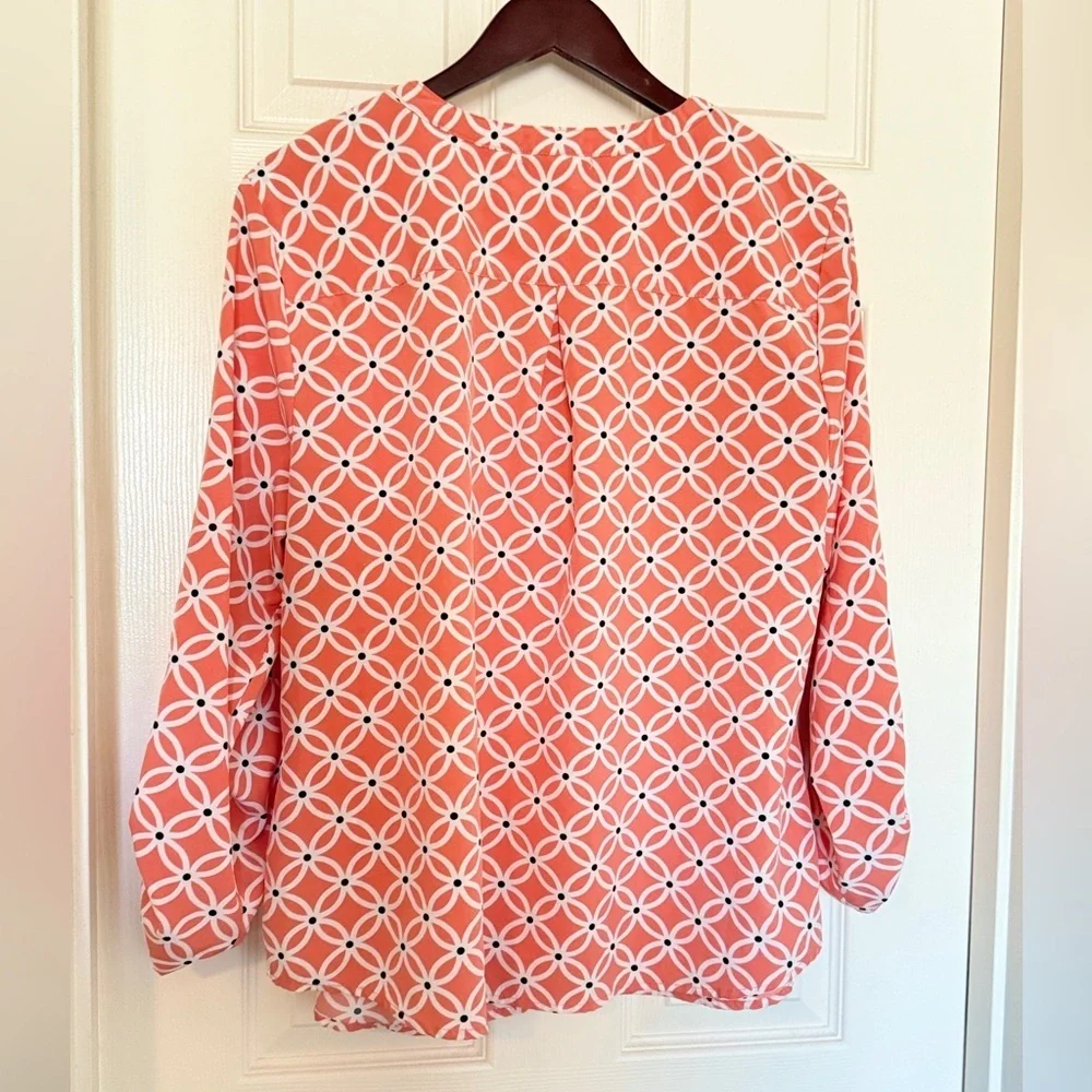 Notations Vibrant Coral and White Geometric Blouse - Picture 5 of 6